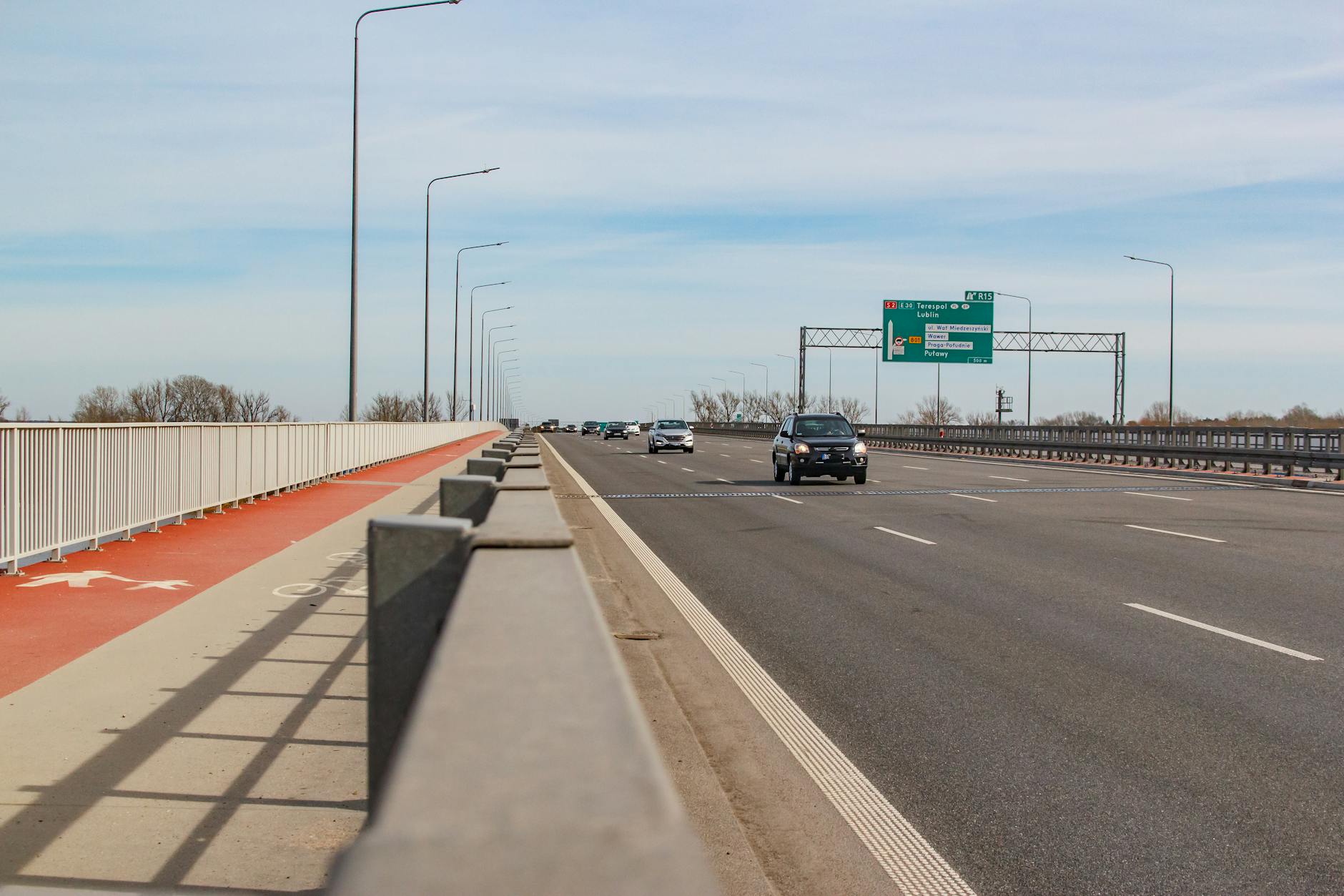 Mapka drogowa powiatu kętrzyńskiego z zaznaczonymi trasami modernizacji dróg, ilustrująca inwestycje w przebudowę dróg Kętrzyn.